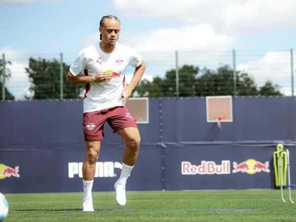 Xavi Simons latihan